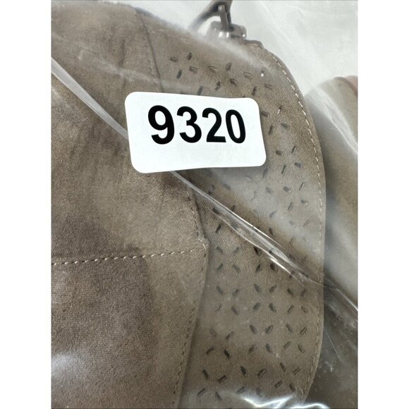 Violet & Red Jackson Women's 10 Lazer Cut Topline Bootie Taupe NWOB 9320 - Picture 15 of 15